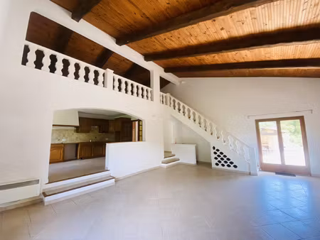 belle villa provençale au calme absolu. séjour cheminée. tr