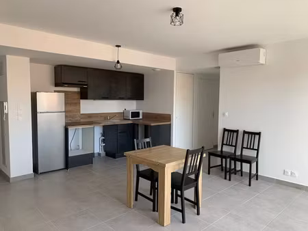 location meublée appartement 2 pièces 51 m² à saint aygulf (83370)  970 €