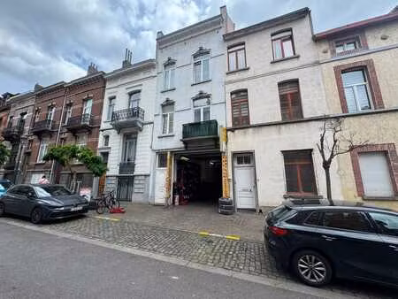 immeuble de rapport avec 2 appartements et atelier