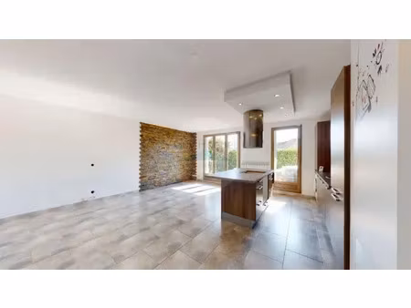 location appartement 3 pièces 64 m² à roissy-en-brie (77680)  1 200 €