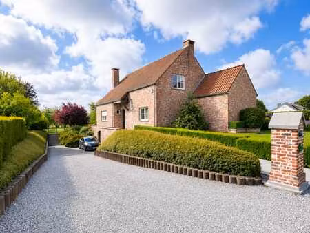 superbe villa 4 façades à wanze sur 2265m²