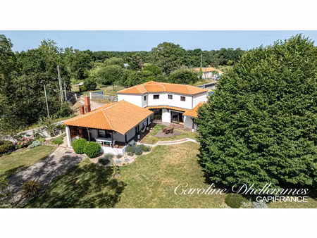 maison à vendre les sables d'olonne 8 pièce(s) 218m2 625 000€