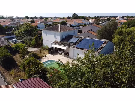 vente maison à givrand (85800) : à vendre / 227m² givrand