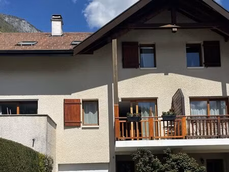 joli appartement dans toute petite copropriété