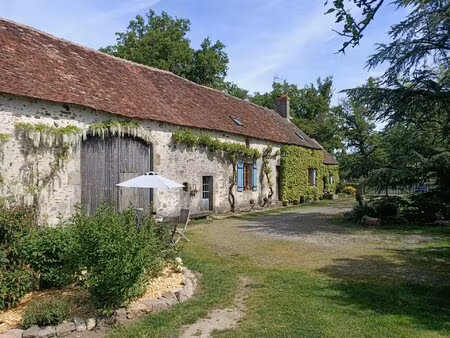 ferme magnifiquement présentée de 3/4 chambres avec 4 7 hectares de pâturage  grange et...