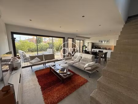location maison 4 pièces 114m² hyeres 83400