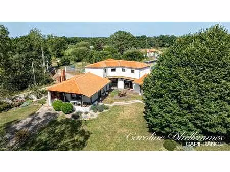 vente maison aux sables-d'olonne (85100) : à vendre / 218m² les sables-d'olonne