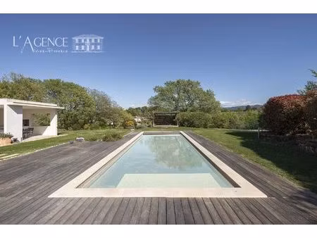 a peynier  propriété contemporaine de 187 m² sur terrain arbo