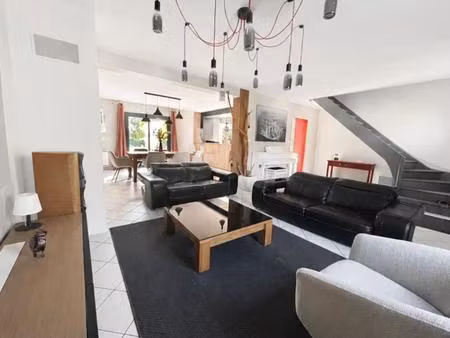 gambais  maison de 7p  5 chambres  double exposition  garage deux places   calme  parfait 
