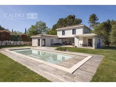 a peynier  propriété contemporaine de 187 m² sur terrain arbo