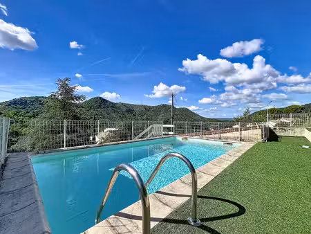 ardèche : maison de plain-pied avec piscine et terrain de 1668 m² arboré