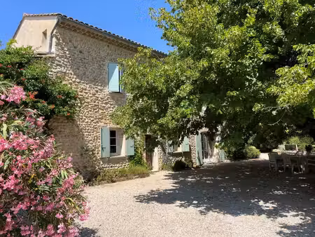 mas à vendre à séguret avec un jardin arboré  une piscine  une vue panoramique et un accès