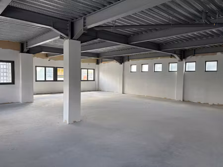local professionnel de 166 m2
