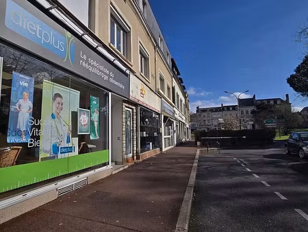 location commerce chatellerault 73 m²