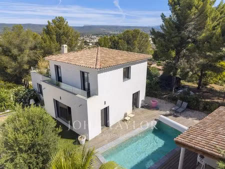 villa contemporaine avec piscine à saint-cyr-sur-mer