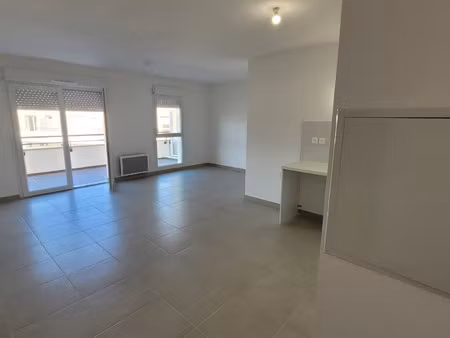 location appartement 2 pièces 47 m² à trets (13530)
