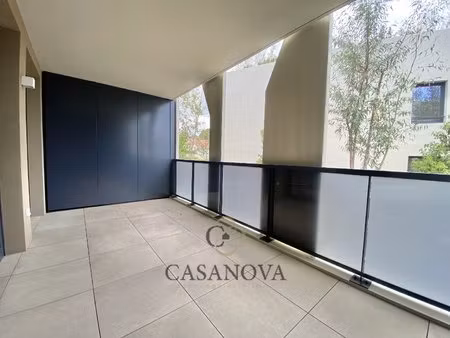 spacieux t2 dans résidence de standing terrasse et stationnement