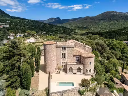 château de soubès xième siècle. art de vivre contemporain