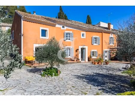magnifique propriété avec piscine et vue sur les dentelles de