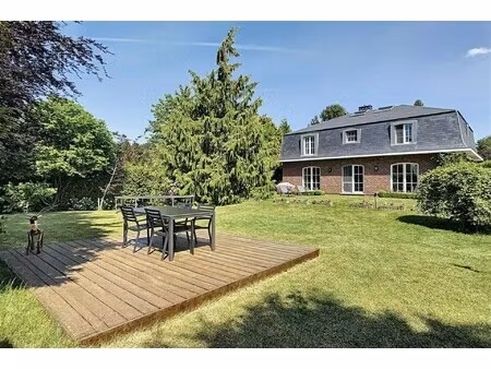 charmante villa in residentiële omgeving met prachtig aangelegde tuin