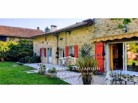 propriété avec piscine et jardin pensol (87)