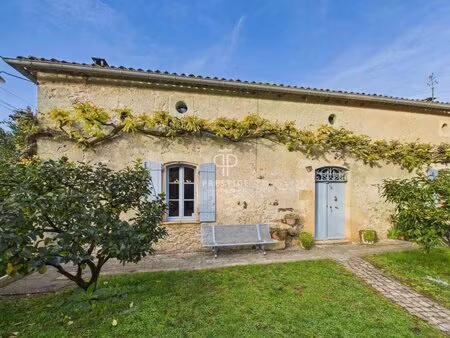 maison en pierre authentique magnifiquement rénovée de 5 chambres située dans de glorieux.
