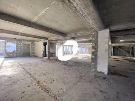 vente commerce 973 m²