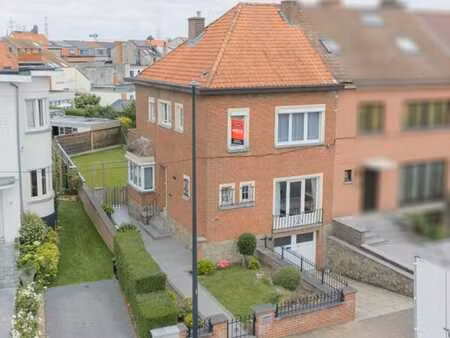 belle maison 3 façades avec garage et jardin