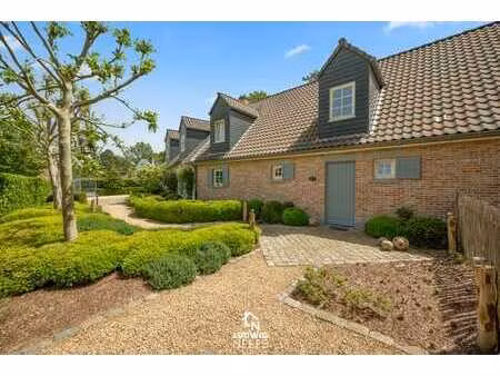 magnifique villa dans un complexe de golf et lac !