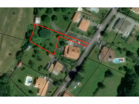 terrain a batir dans un environnement calme et verdoyant