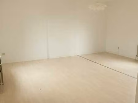 lumineux appartement 1 ch. près de la gare d'auvelais