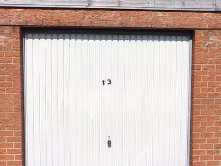 à louer – garage fermé – la louvière