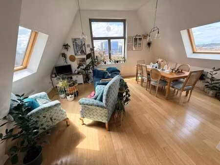 lumineux appartement de caractère dans une ancienne école
