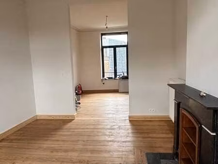 appartement 2 ch. dans maison de maître rénovée
