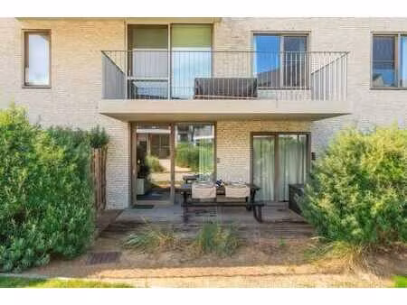 bel appartement d'une chambre au rez-de-chaussée avec terras