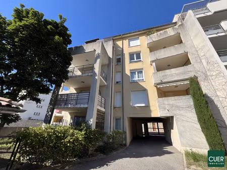 studio 23 m2 avec ascenseur et parking.