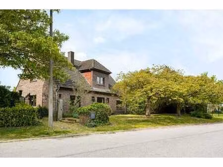 villa individuelle située au calme avec jardin orienté au su