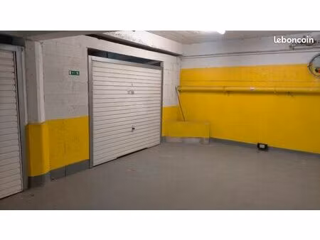grand garage entrepôt hippodrome