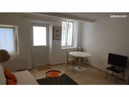 studio meublé 25m2 centre historique  350m de l'iut  150m du vieux port
