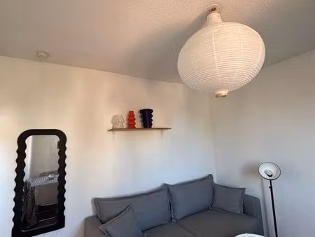 t2 meublé avec toit-terrasse – marseille 5e (la timone)