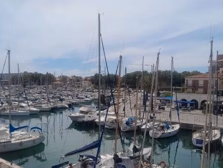 grand studio non meublé de 32m² refait à neuf - situé sur le port de plaisance à port de b