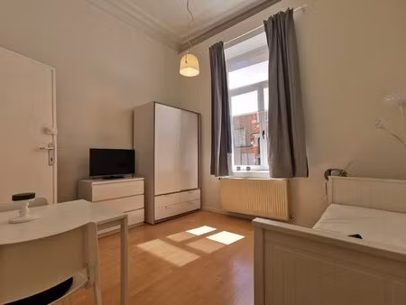 studio à louer à rue doyen boone 15 etterbeek (vbe35247)