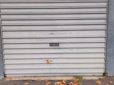 box fermé à 100m du métro oullins