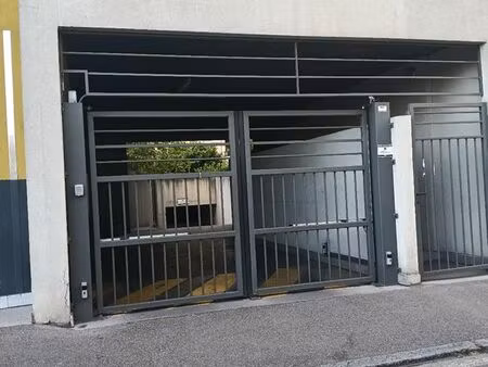 vends garage dans résidence sécurisée