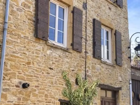 maison en pierres dorées au cœur du village d’oingt t3