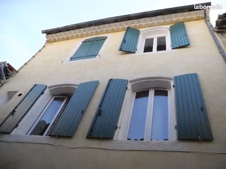 immeuble de rapport de 3 charmants appartements lambesc centre au calme 22.500/an