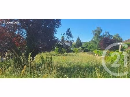 terrain 830 m² charly