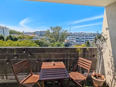 appartement t3 - 61 m² - grand balcon et vue dégagée sur fourvière