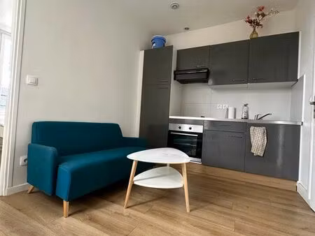 charmant 2 pièces meublé de 23 m² — dernier étage avec vue sur paris et la tour eiffel