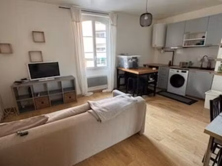 t2 meublé 38 m² avec emplacement de parking libre